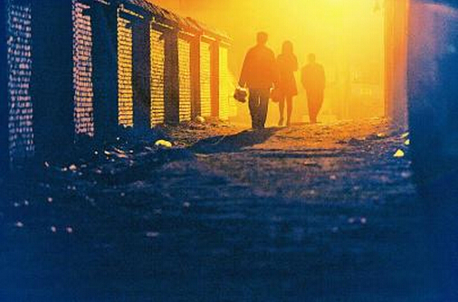 妈妈，回家的路太黑我不哭