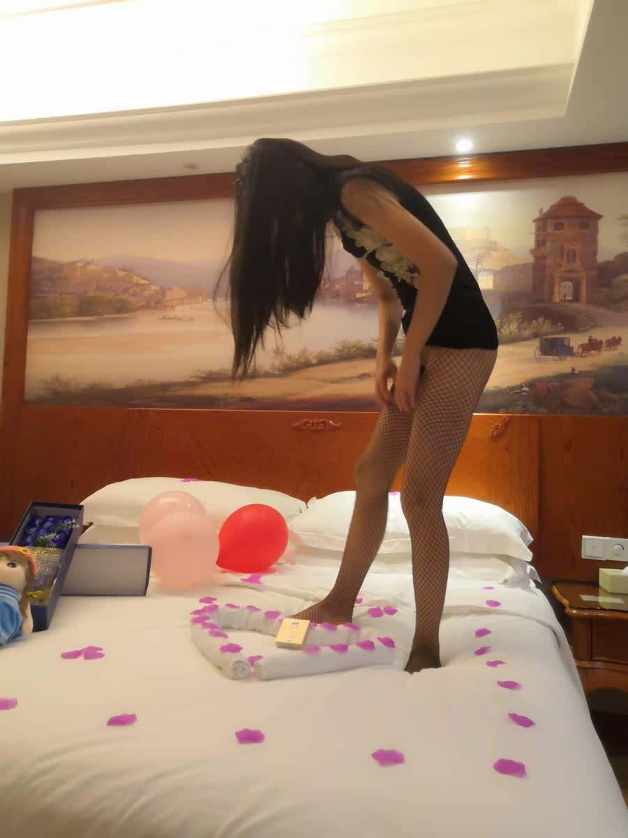 长腿女友第一次在镜头下表现