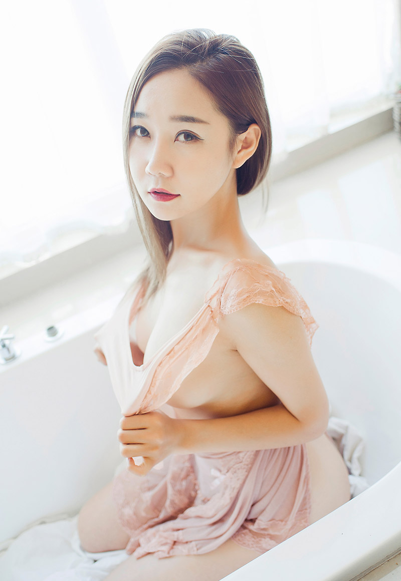 性感女神诱人翘臀尽收眼底[45P]