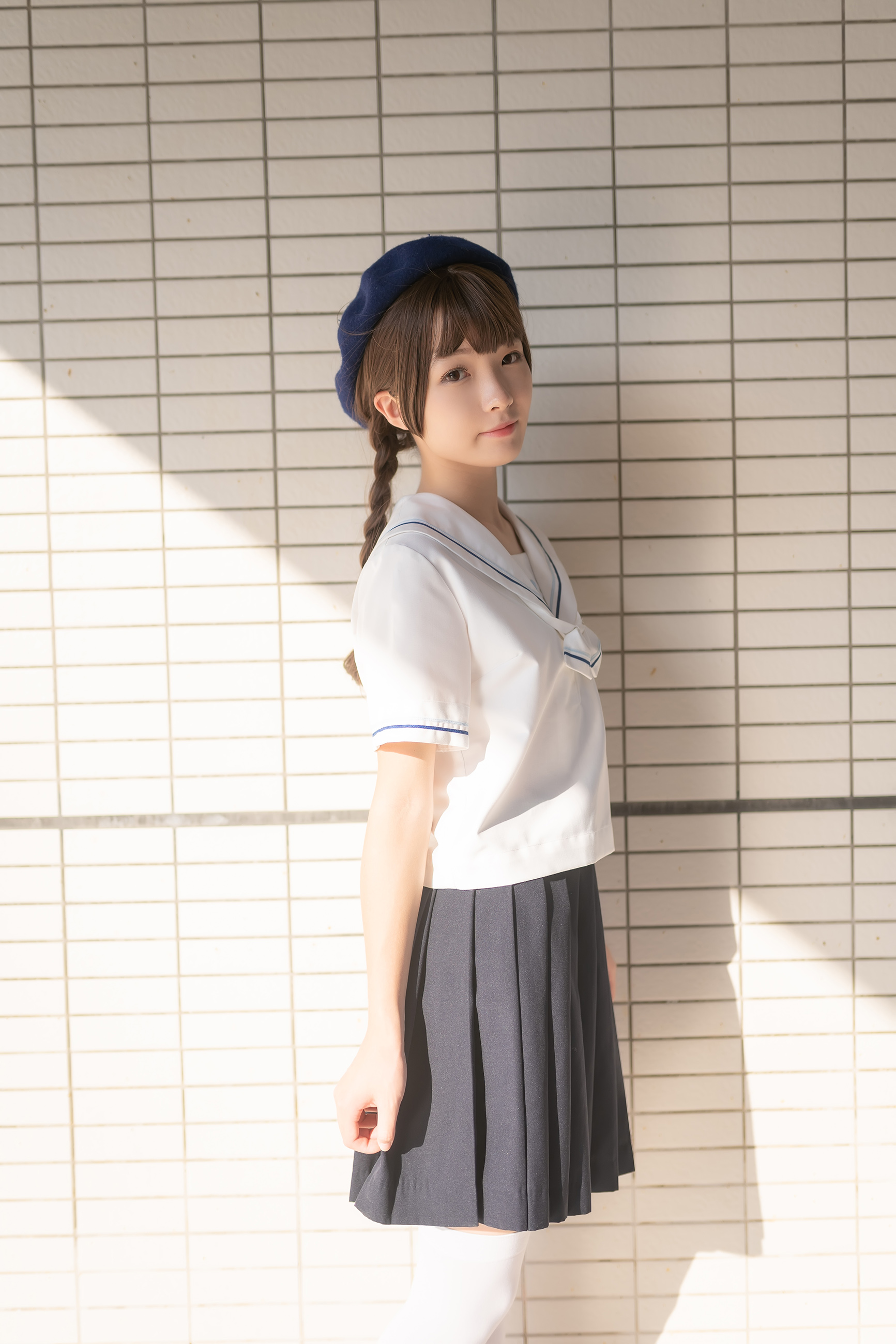 楼梯上的白色丝袜少女[33P]