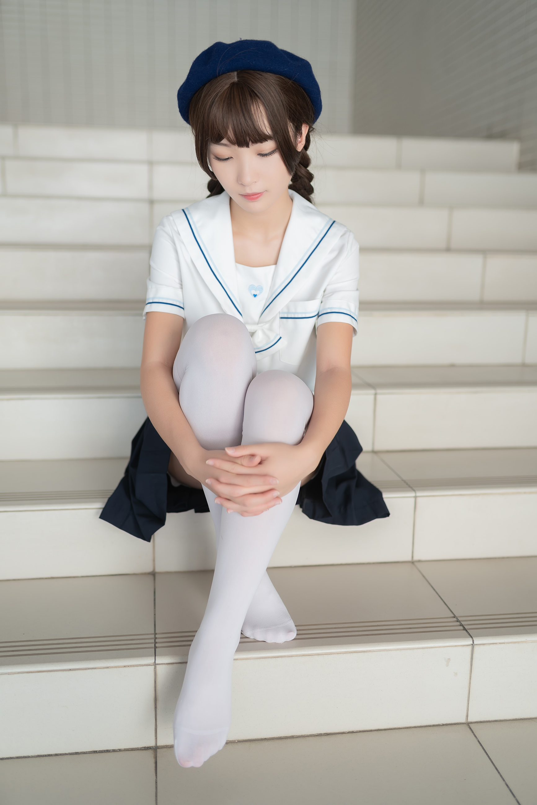 楼梯上的白色丝袜少女[33P]