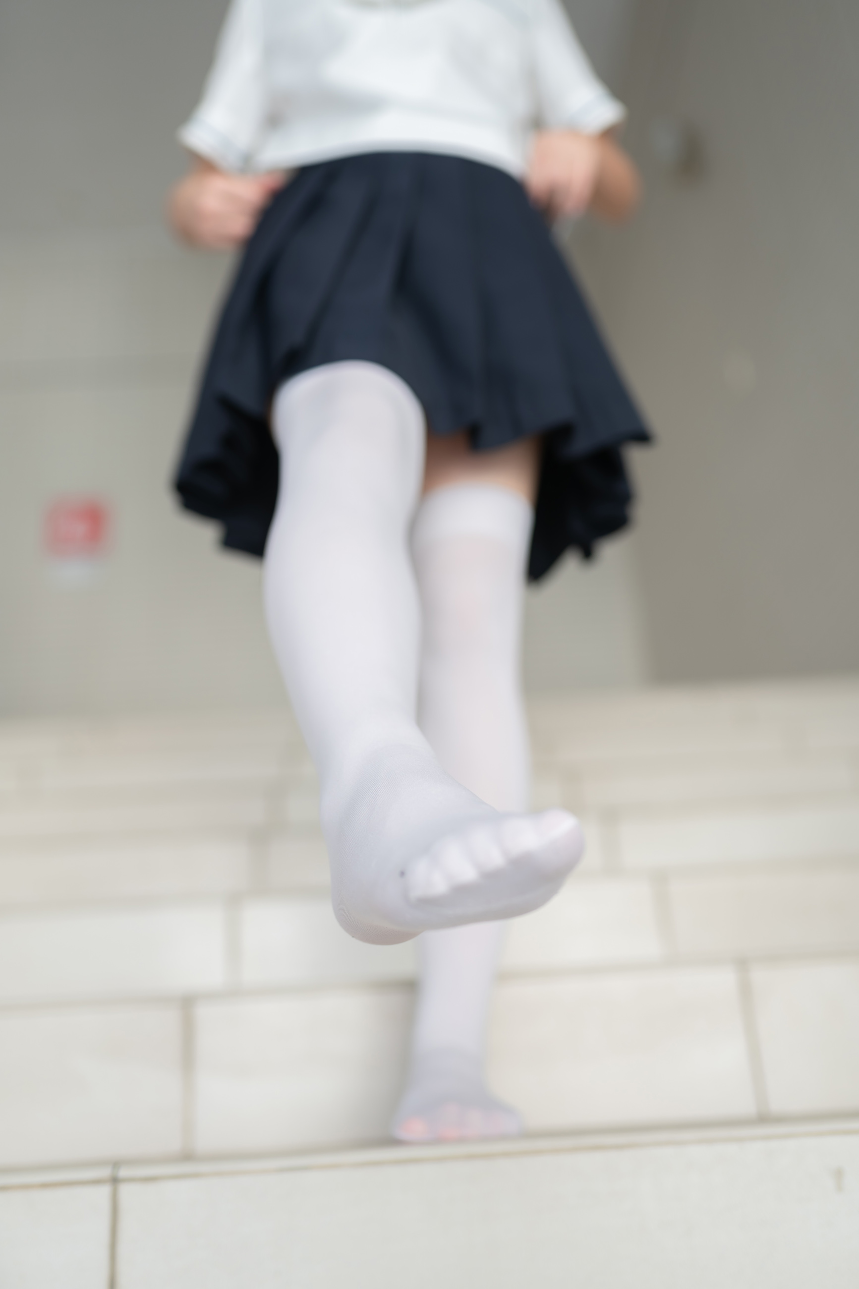 楼梯上的白色丝袜少女[33P]