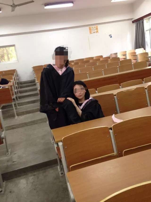内射前女友闺蜜，精液与淫水齐飞，鸡巴入骚逼一洞！