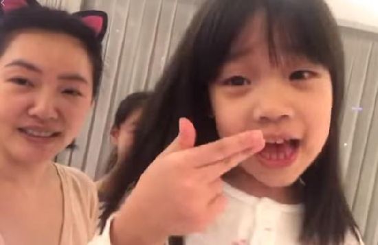 小S女儿语出惊人 网友：可以C位出道了