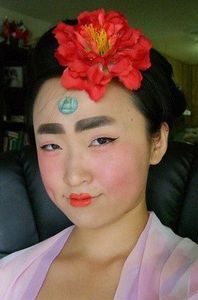 女孩仿唐朝仕女妆爆红网络
