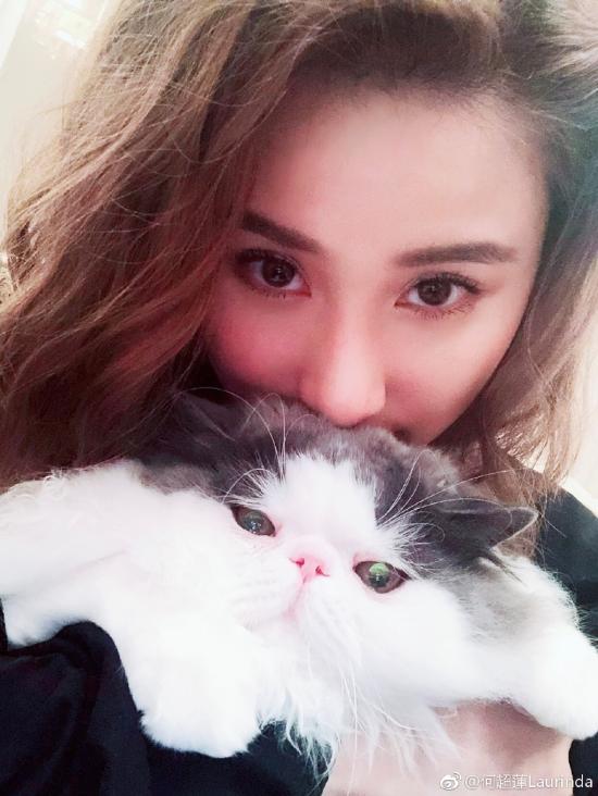 窦骁何超莲承认恋情：hi Babe 狗粮狗粮