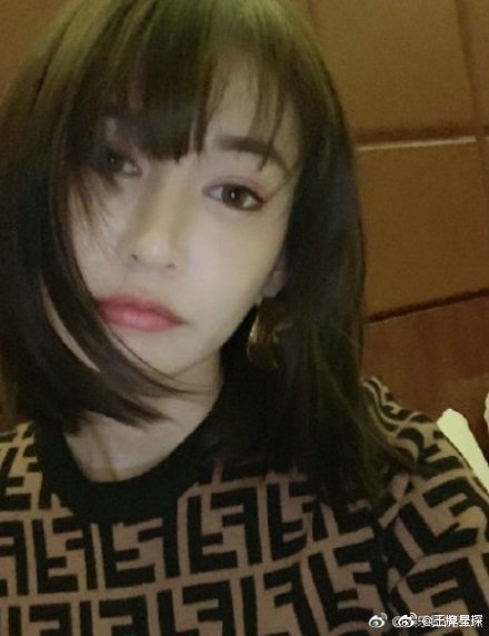 网红湾湾否认与李易峰恋情：没有的事 别瞎说