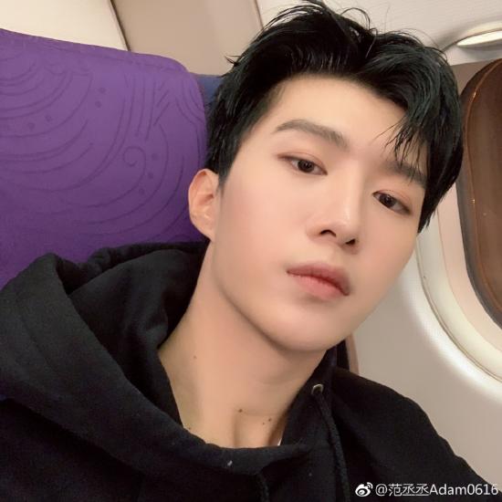 范丞丞模仿胡彦斌 本尊回应：你唱的是腾格尔