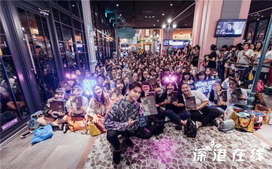王子邱胜翊六一办两场签书会 有爱互动实力宠粉