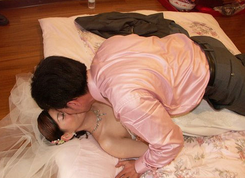 闹洞房