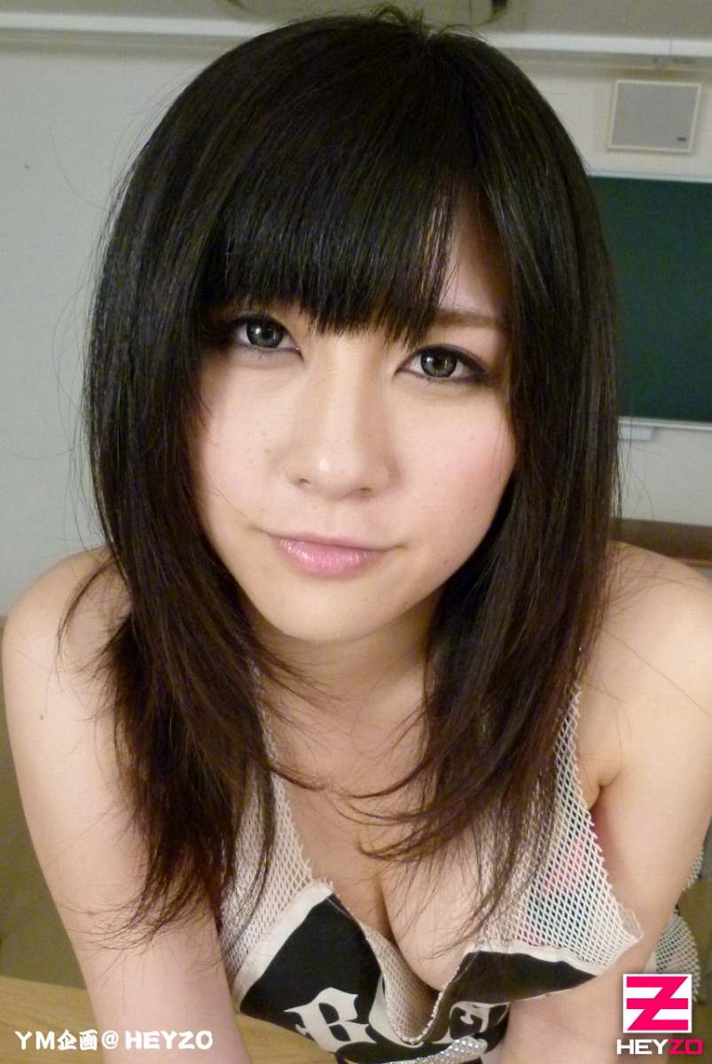 实习的年轻女老师被不良生在教师里3P里