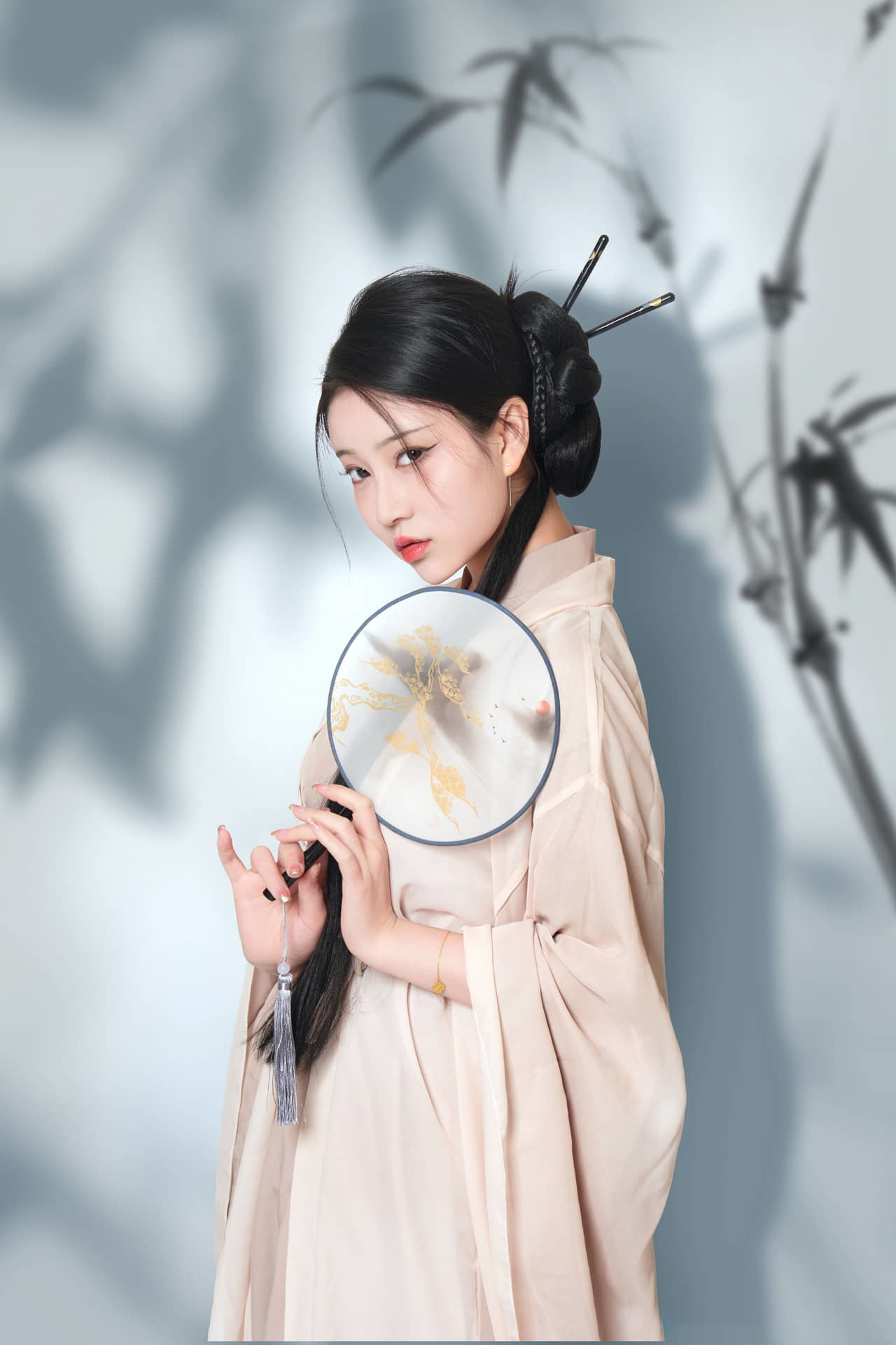 来吧校长看看阿朱的bi好不好