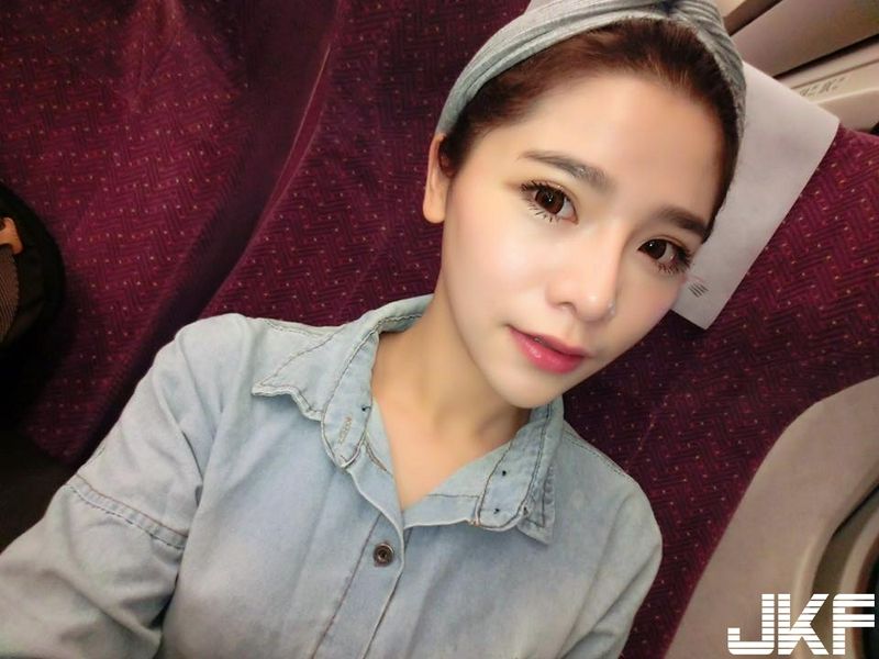 短发控请进LenaJao这种可爱大眼短发的妹子超吸引人