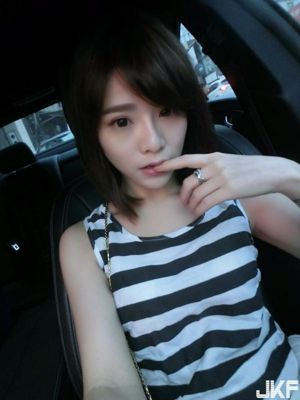 短发控请进LenaJao这种可爱大眼短发的妹子超吸引人