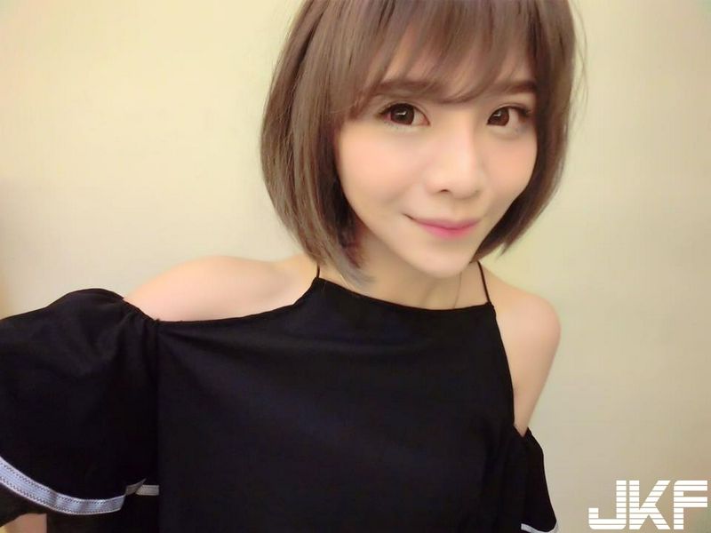 短发控请进LenaJao这种可爱大眼短发的妹子超吸引人