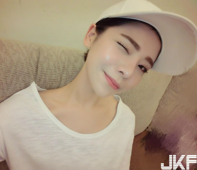 短发控请进LenaJao这种可爱大眼短发的妹子超吸引人