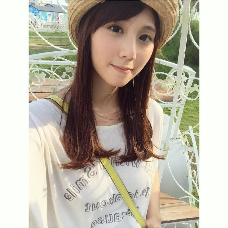 洪薇乔台湾东海校花私房照秀好身材