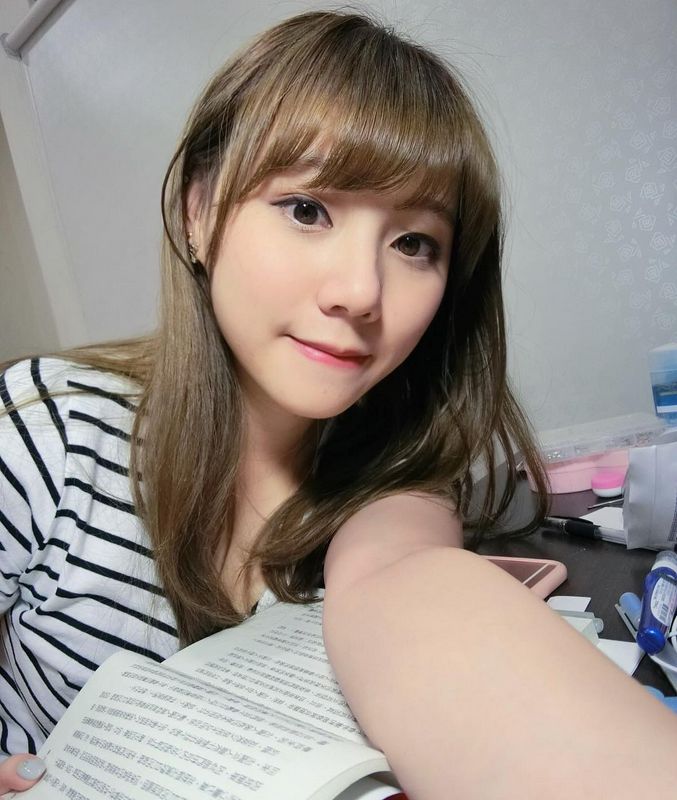 洪薇乔台湾东海校花私房照秀好身材
