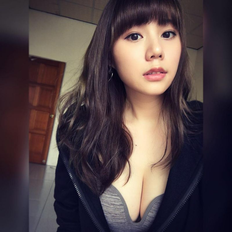 洪薇乔台湾东海校花私房照秀好身材