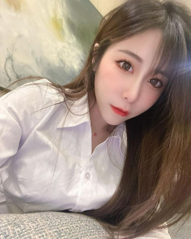 那一双深邃有神的大眼走在哪都能成为人群中的焦点_黛黛