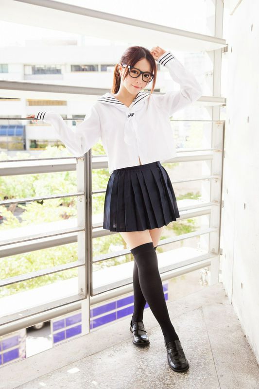 台湾美女张齐郡JULIE长筒袜校服少女