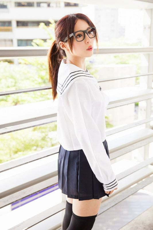 台湾美女张齐郡JULIE长筒袜校服少女