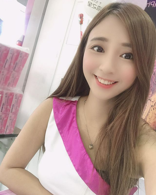 薛小凉饱满大肉包让人移不开眼