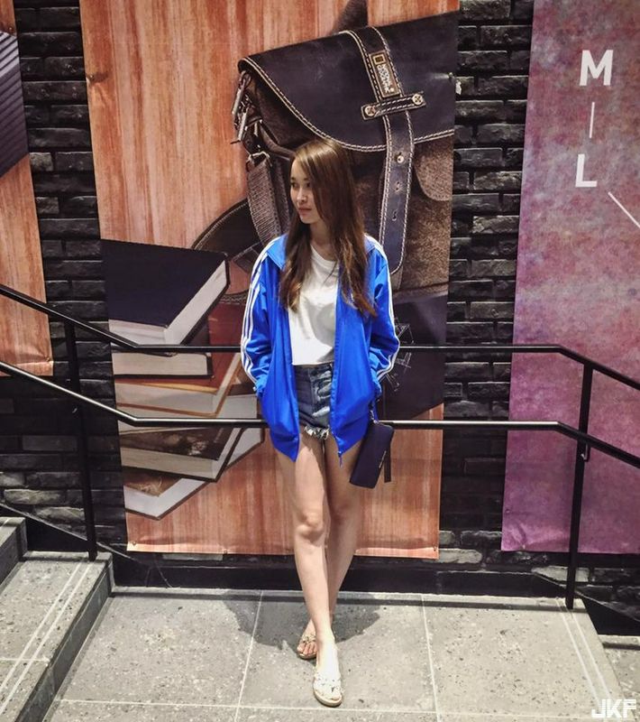 医美诊所正妹护理师_飞飞_上班时小露酥胸自拍自觉样子好颓废