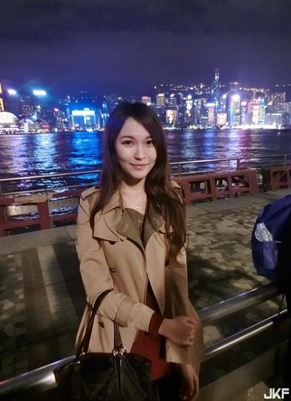 医美诊所正妹护理师_飞飞_上班时小露酥胸自拍自觉样子好颓废