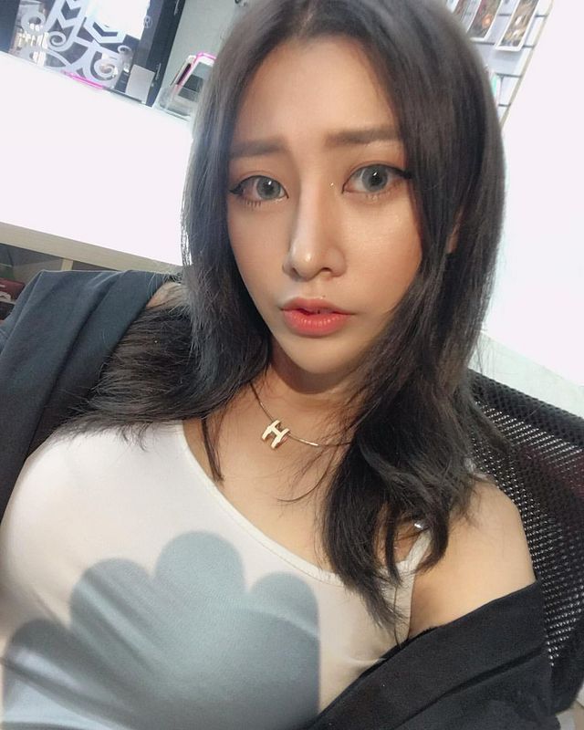 直播主妮妮浑圆巨乳溢出视觉画面超级凶