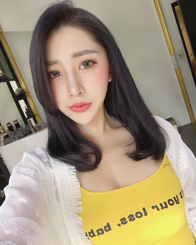 直播主妮妮浑圆巨乳溢出视觉画面超级凶