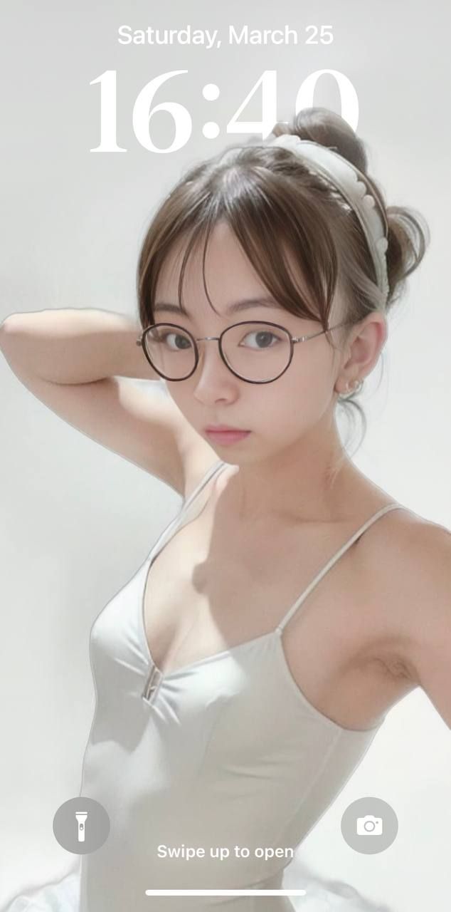 眼镜妹菲菲真人与AI对比