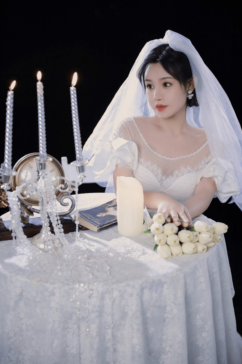 穿婚纱的新娘子