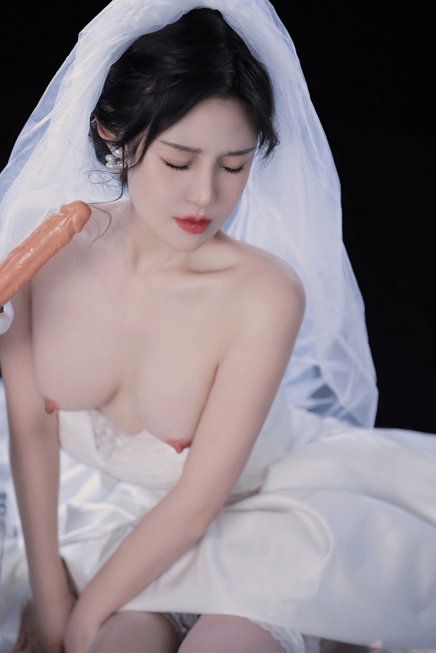 穿婚纱的新娘子