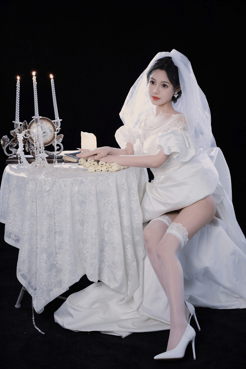 穿婚纱的新娘子