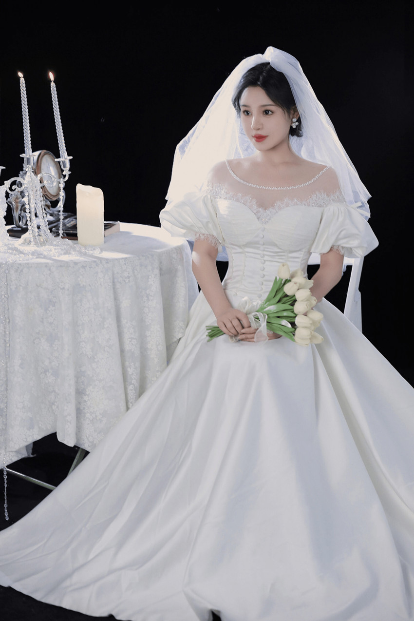 穿婚纱的新娘子
