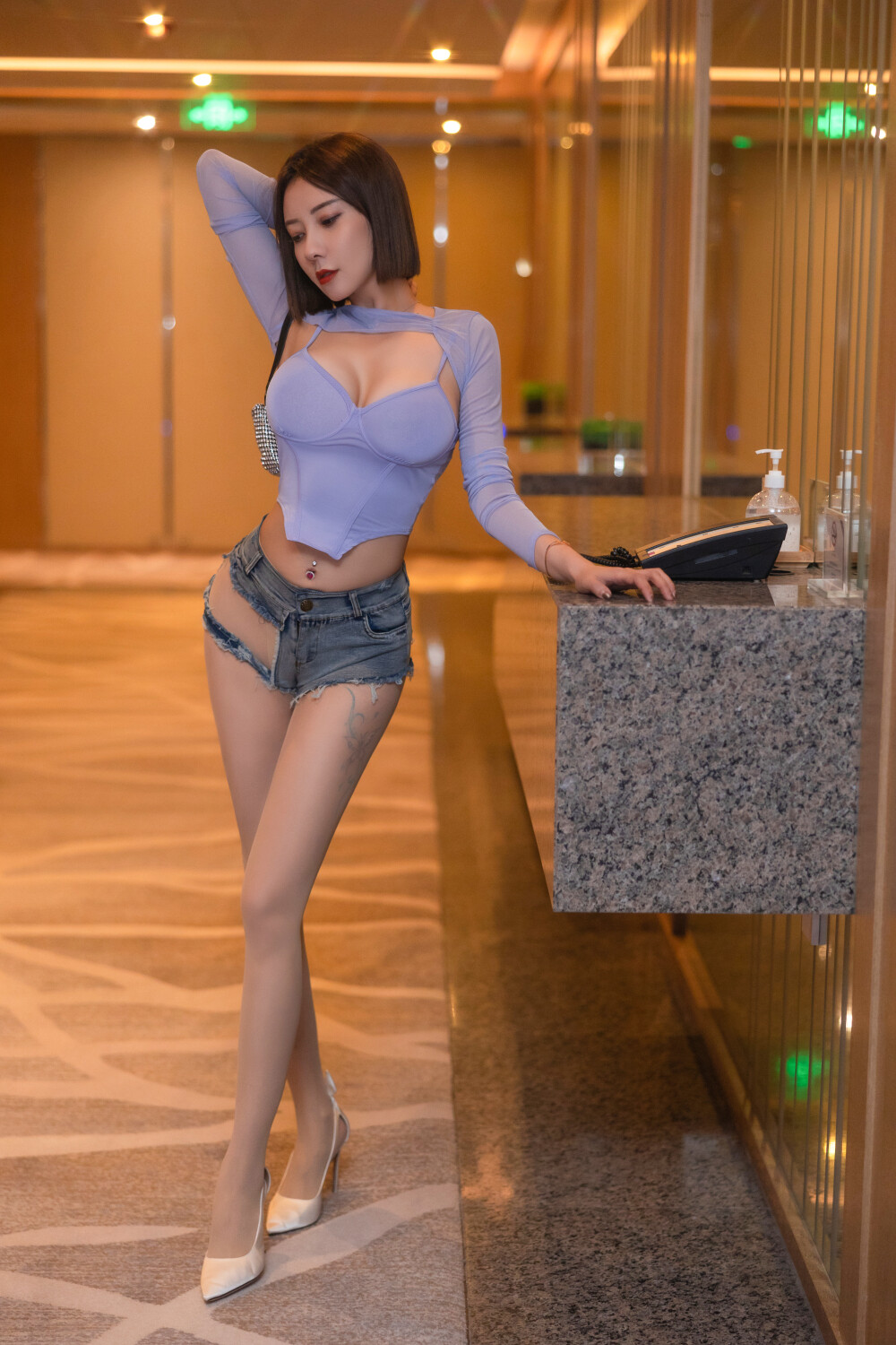 迷人的巨乳逆天的长腿