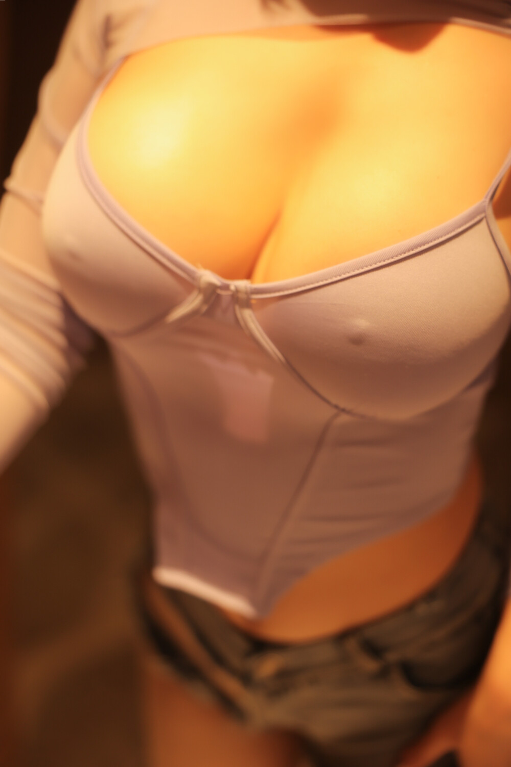 迷人的巨乳逆天的长腿