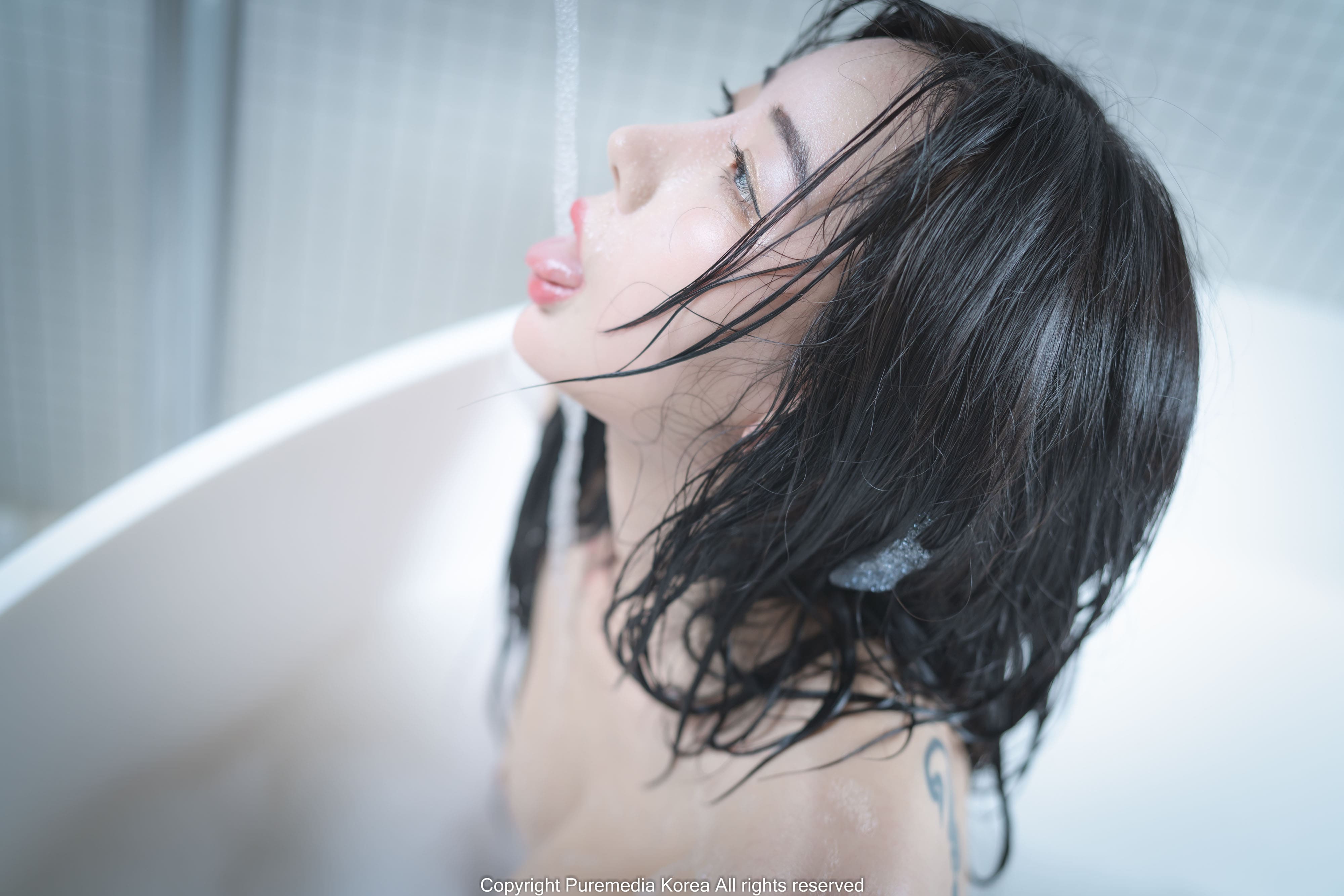 纹身的美女