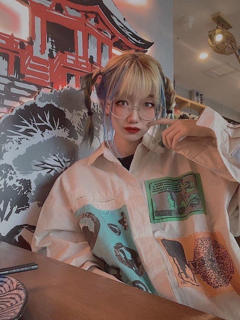 不怕反差婊有文化，就怕反差婊戴眼镜