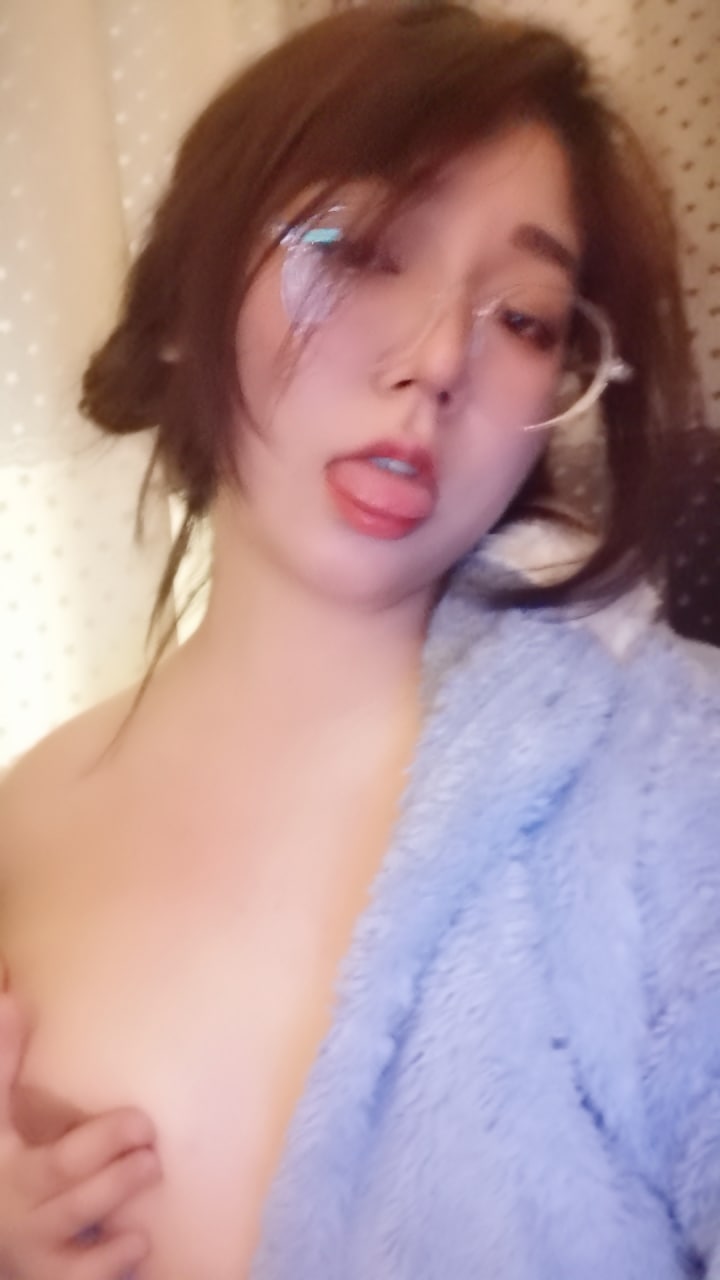 不怕反差婊有文化，就怕反差婊戴眼镜