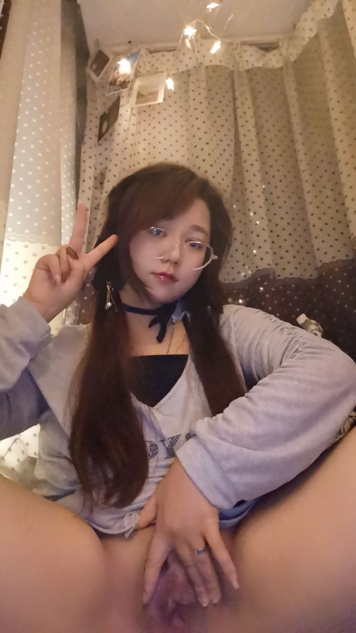 不怕反差婊有文化，就怕反差婊戴眼镜