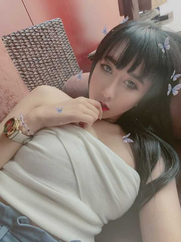 我的巨乳妈妈全裸让网管玩奶子-【2023年12月更新】