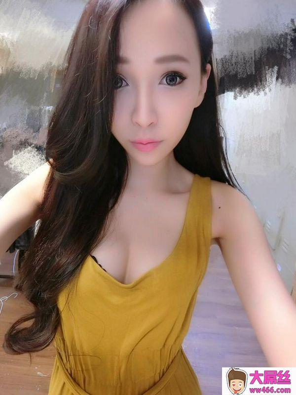 巨乳辣妹贺静乳沟深到我快陷下去了~~~