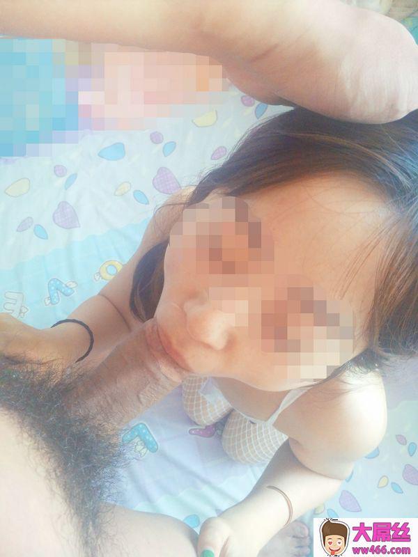 刚刚加入，为狼友们献上自家小母狗，淫水拉丝，深喉口爆足交样样精通！