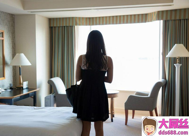通野未帆少妇街拍写真图