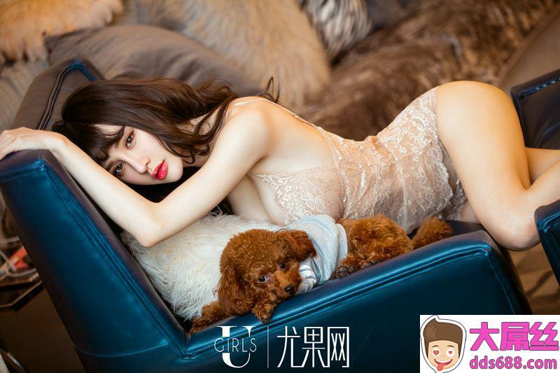 冷艳红唇美模Cheryl青树秀乳婉约魅力人体私房写真