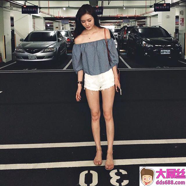 超高等级的气质空姐Linda超长美腿真不科学