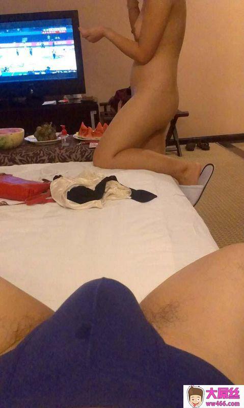 骚的不行非要塞颗跳蛋先震动一下_0