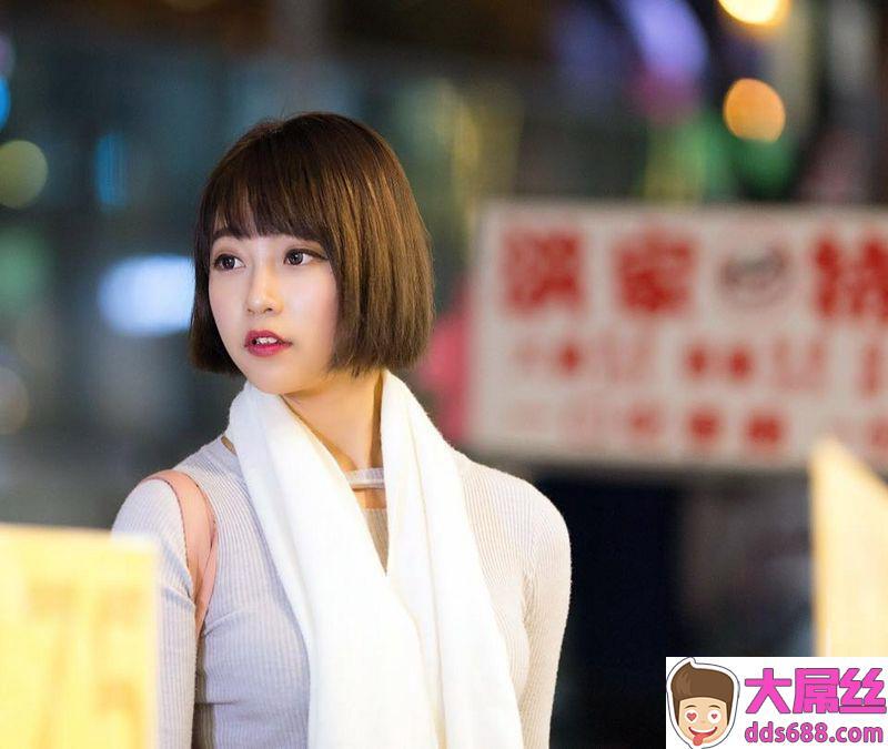 DoreenIin性感汽车修理工写真
